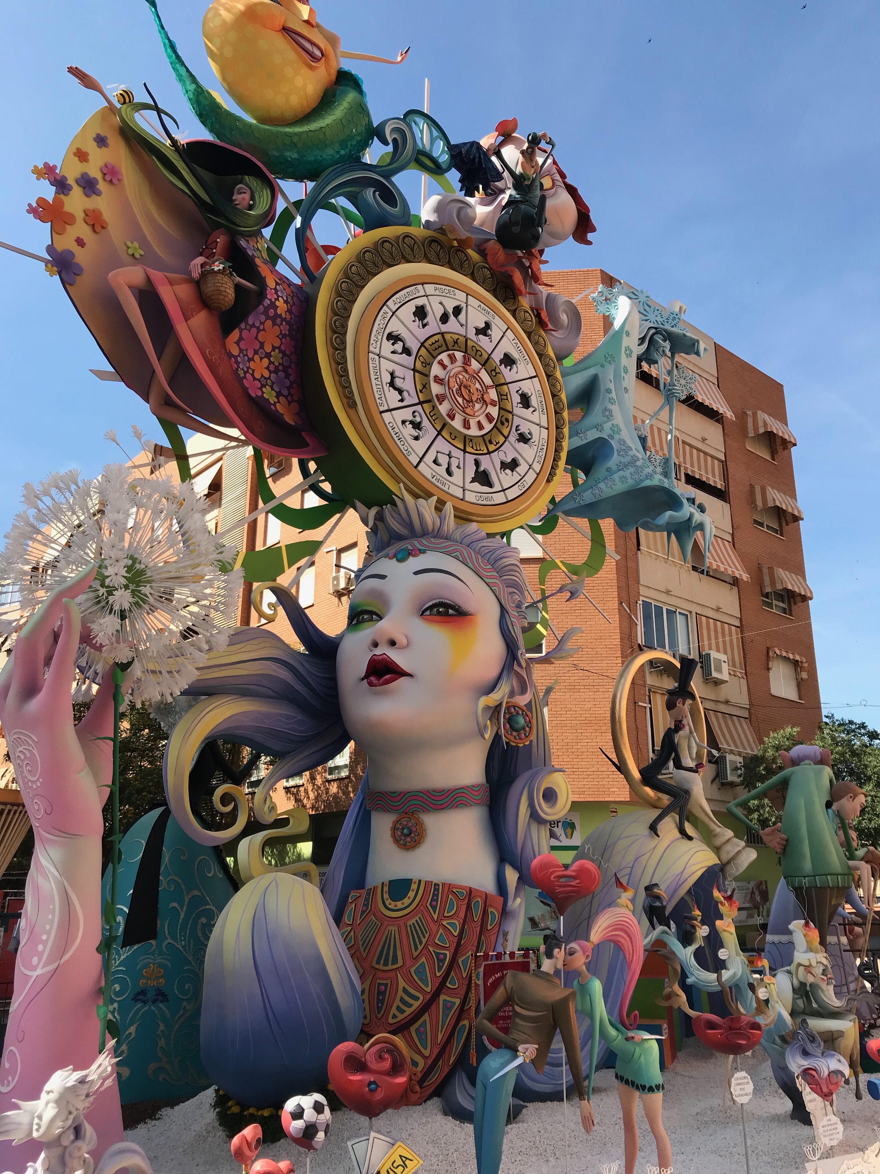 ¡Cerrado por fiestas! Los días 23, 24 y 25 de junio la universidad está cerrada y no habrá cursos de español por las fiestas de Hogueras de Alicante.